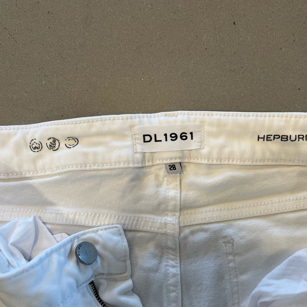 DL1961 Distressed Hepburn wide leg size 28 jeans WHITE - Picture 7 of 9